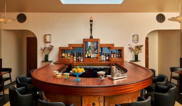 The U-shaped bar at King Tai