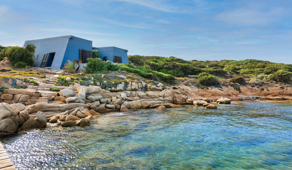 Cini Boeri's house on the Sardinia shoreline